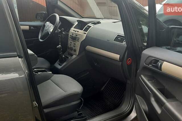 Серый Опель Зафира, объемом двигателя 1.7 л и пробегом 190 тыс. км за 5900 $, фото 9 на Automoto.ua