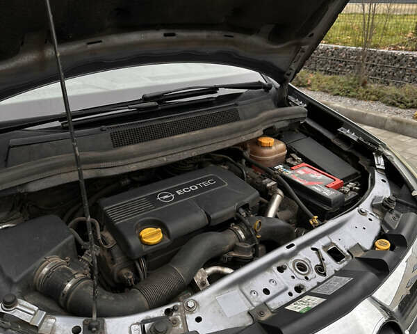 Серый Опель Зафира, объемом двигателя 1.69 л и пробегом 280 тыс. км за 4200 $, фото 33 на Automoto.ua