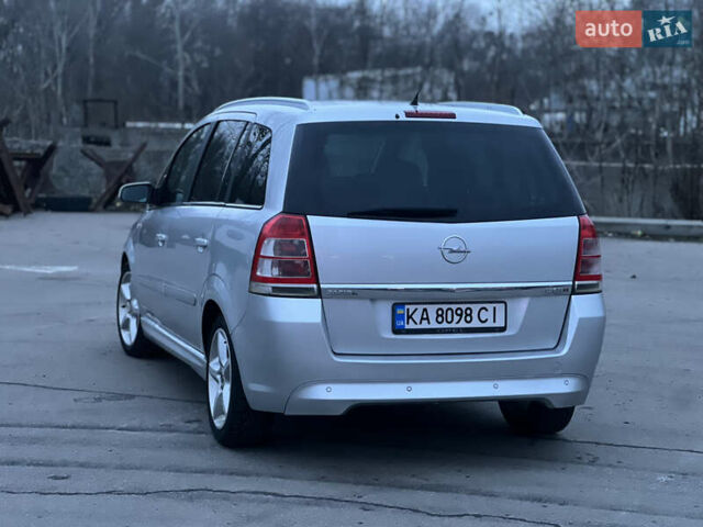 Серый Опель Зафира, объемом двигателя 1.7 л и пробегом 272 тыс. км за 5499 $, фото 8 на Automoto.ua