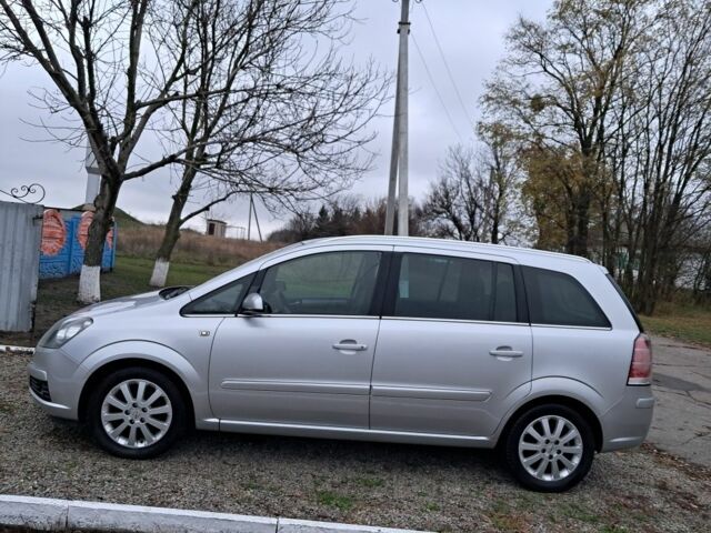 Серый Опель Зафира, объемом двигателя 1.6 л и пробегом 218 тыс. км за 5899 $, фото 3 на Automoto.ua