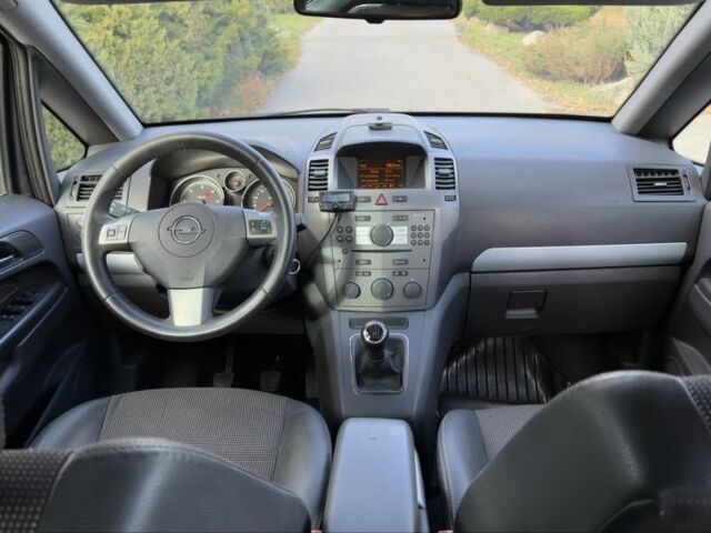 Серый Опель Зафира, объемом двигателя 1.9 л и пробегом 298 тыс. км за 3290 $, фото 9 на Automoto.ua