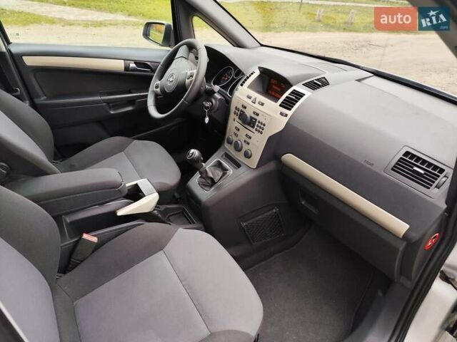 Сірий Опель Зафіра, об'ємом двигуна 1.6 л та пробігом 200 тис. км за 6300 $, фото 19 на Automoto.ua