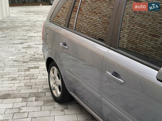 Серый Опель Зафира, объемом двигателя 1.69 л и пробегом 280 тыс. км за 4200 $, фото 14 на Automoto.ua