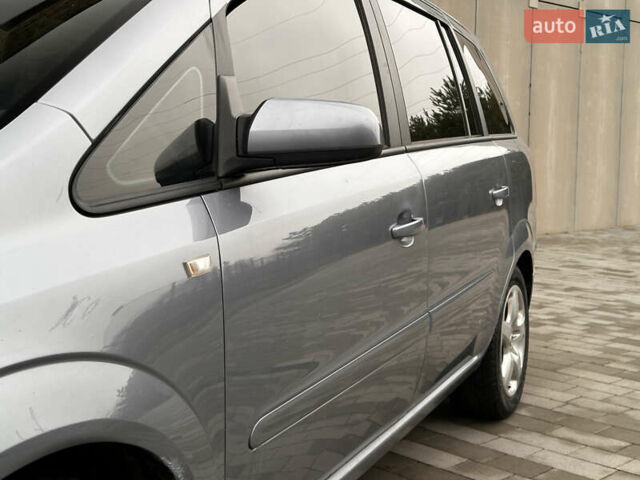 Серый Опель Зафира, объемом двигателя 1.69 л и пробегом 280 тыс. км за 4200 $, фото 10 на Automoto.ua