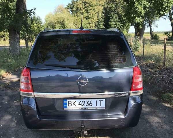 Серый Опель Зафира, объемом двигателя 1.69 л и пробегом 212 тыс. км за 5500 $, фото 7 на Automoto.ua