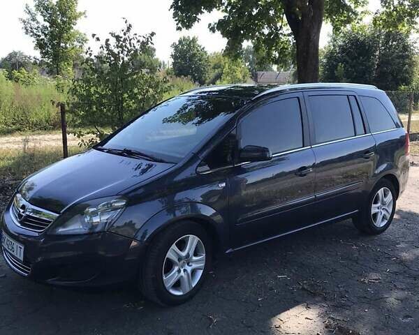 Серый Опель Зафира, объемом двигателя 1.69 л и пробегом 212 тыс. км за 5500 $, фото 5 на Automoto.ua