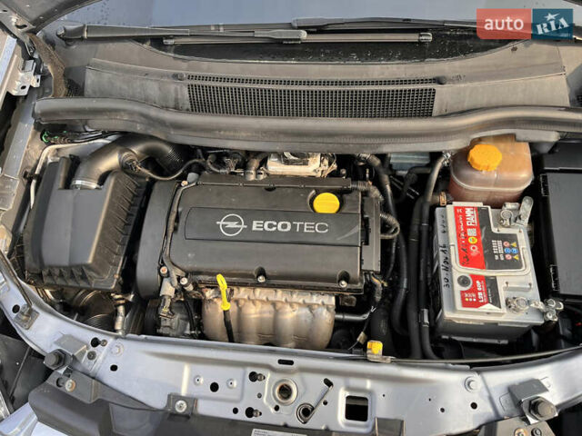 Серый Опель Зафира, объемом двигателя 1.6 л и пробегом 202 тыс. км за 6200 $, фото 2 на Automoto.ua