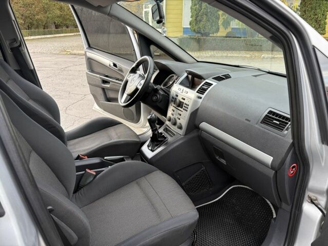 Опель Зафира 2008 в Кривом Роге на Automoto.ua Серый Опель Зафира, объемом двигателя 2.2 л и пробегом 194 тыс. км за 6499 $, фото 12 на Automoto.ua