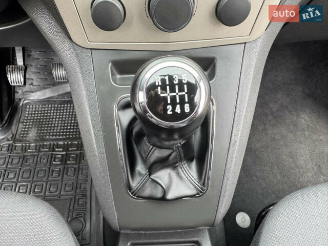 Серый Опель Зафира, объемом двигателя 1.91 л и пробегом 176 тыс. км за 6500 $, фото 53 на Automoto.ua