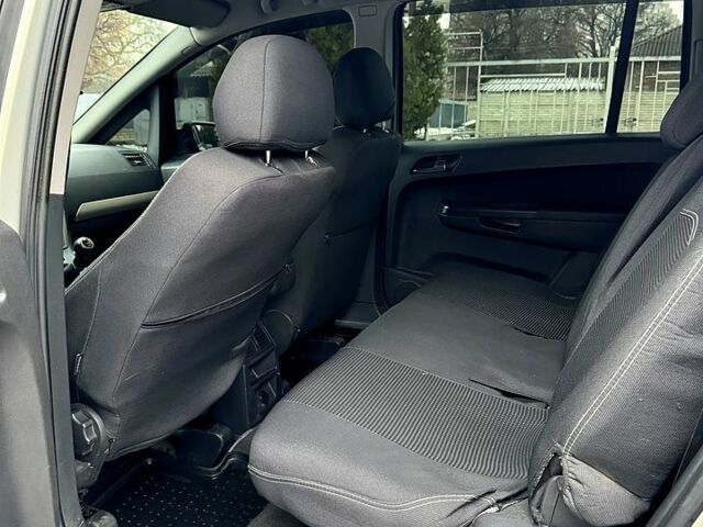 Серый Опель Зафира, объемом двигателя 1.8 л и пробегом 226 тыс. км за 4450 $, фото 8 на Automoto.ua