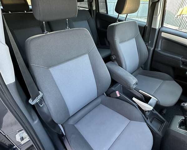 Серый Опель Зафира, объемом двигателя 1.7 л и пробегом 310 тыс. км за 5800 $, фото 26 на Automoto.ua