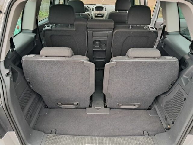 Серый Опель Зафира, объемом двигателя 1.6 л и пробегом 218 тыс. км за 5899 $, фото 12 на Automoto.ua