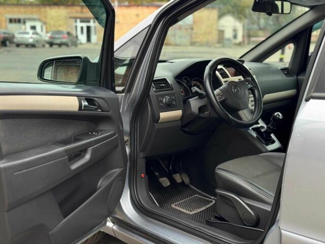 Серый Опель Зафира, объемом двигателя 1.9 л и пробегом 345 тыс. км за 6440 $, фото 15 на Automoto.ua