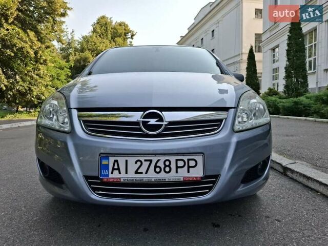 Серый Опель Зафира, объемом двигателя 1.6 л и пробегом 197 тыс. км за 6600 $, фото 1 на Automoto.ua