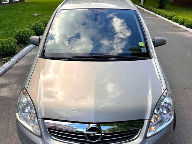 Опель Зафира 2008 в Сумах на Automoto.ua Серый Опель Зафира, объемом двигателя 1.7 л и пробегом 260 тыс. км за 5800 $, фото 2 на Automoto.ua