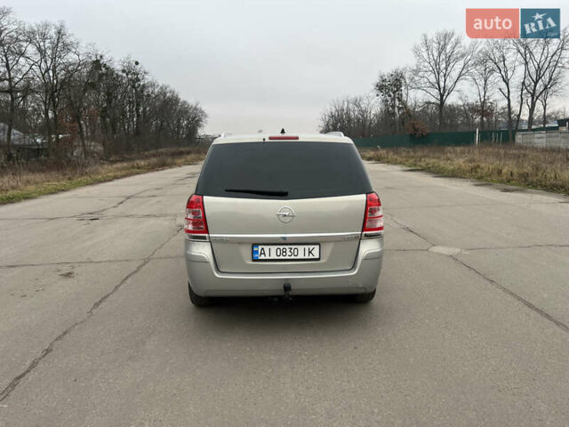 Серый Опель Зафира, объемом двигателя 1.7 л и пробегом 232 тыс. км за 6600 $, фото 4 на Automoto.ua