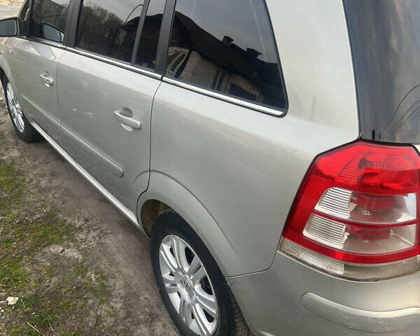 Серый Опель Зафира, объемом двигателя 1.69 л и пробегом 280 тыс. км за 5300 $, фото 2 на Automoto.ua