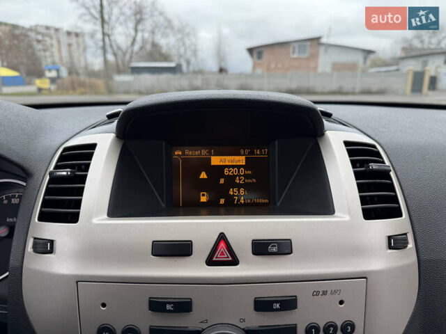 Серый Опель Зафира, объемом двигателя 1.91 л и пробегом 176 тыс. км за 6500 $, фото 54 на Automoto.ua