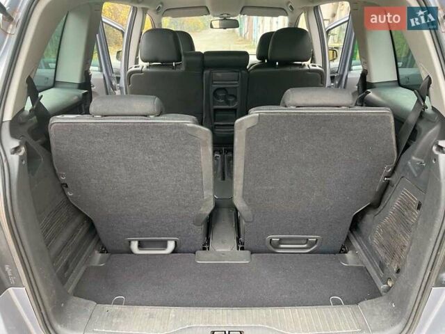 Серый Опель Зафира, объемом двигателя 1.6 л и пробегом 140 тыс. км за 7500 $, фото 28 на Automoto.ua