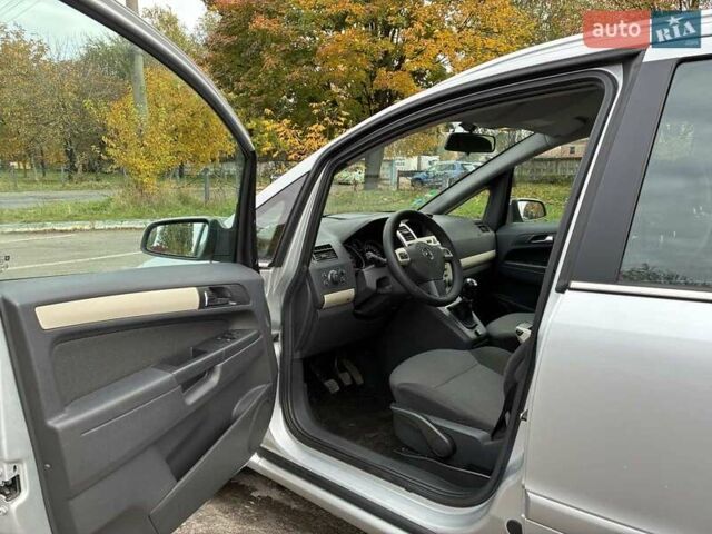 Серый Опель Зафира, объемом двигателя 1.6 л и пробегом 249 тыс. км за 6150 $, фото 4 на Automoto.ua