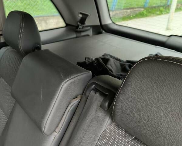 Серый Опель Зафира, объемом двигателя 1.69 л и пробегом 325 тыс. км за 5500 $, фото 3 на Automoto.ua