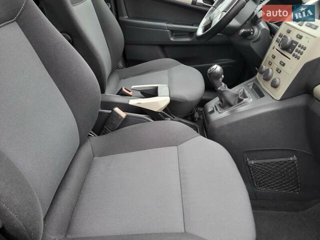 Серый Опель Зафира, объемом двигателя 1.8 л и пробегом 185 тыс. км за 6450 $, фото 66 на Automoto.ua