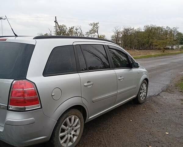 Серый Опель Зафира, объемом двигателя 1.9 л и пробегом 300 тыс. км за 3000 $, фото 3 на Automoto.ua