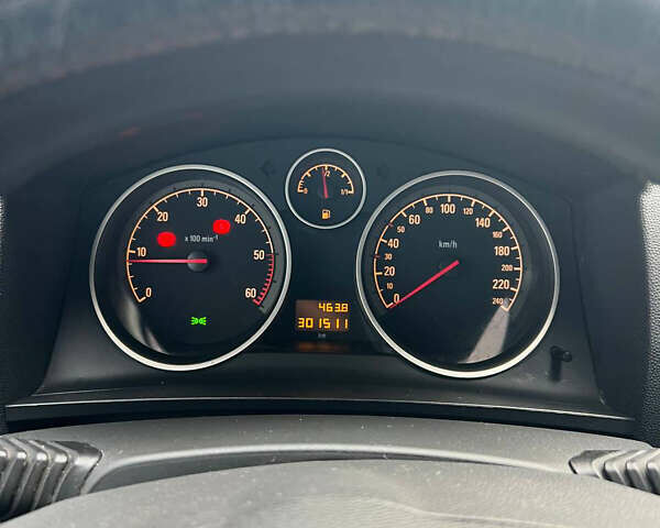 Серый Опель Зафира, объемом двигателя 1.69 л и пробегом 300 тыс. км за 6000 $, фото 8 на Automoto.ua