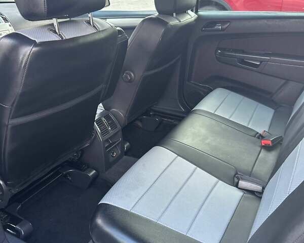 Серый Опель Зафира, объемом двигателя 1.69 л и пробегом 272 тыс. км за 5800 $, фото 13 на Automoto.ua