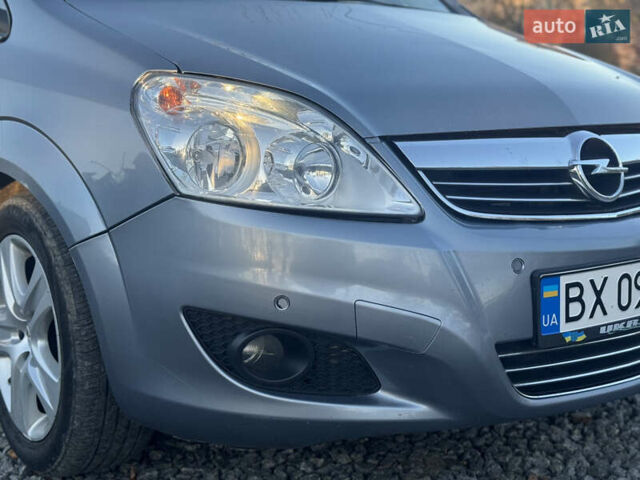 Серый Опель Зафира, объемом двигателя 1.7 л и пробегом 195 тыс. км за 5999 $, фото 5 на Automoto.ua