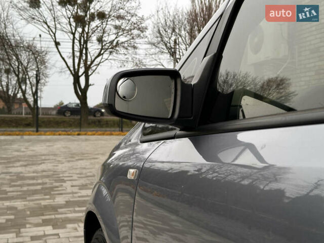 Серый Опель Зафира, объемом двигателя 1.69 л и пробегом 280 тыс. км за 4200 $, фото 19 на Automoto.ua