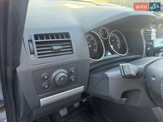 Серый Опель Зафира, объемом двигателя 1.7 л и пробегом 195 тыс. км за 5999 $, фото 27 на Automoto.ua