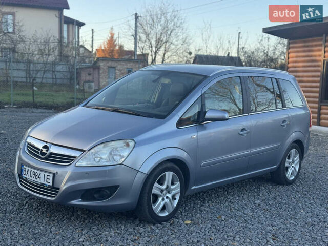 Серый Опель Зафира, объемом двигателя 1.7 л и пробегом 195 тыс. км за 5999 $, фото 3 на Automoto.ua