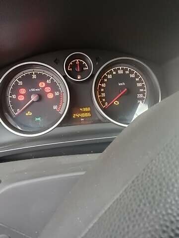 Серый Опель Зафира, объемом двигателя 1.91 л и пробегом 244 тыс. км за 7000 $, фото 2 на Automoto.ua