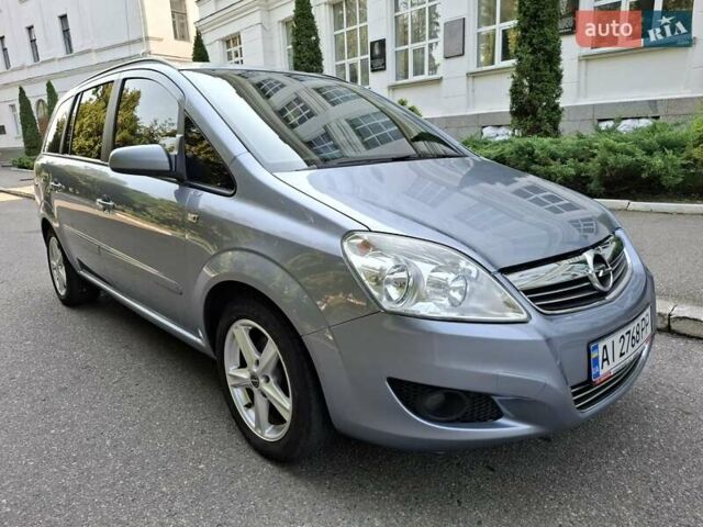 Серый Опель Зафира, объемом двигателя 1.6 л и пробегом 197 тыс. км за 6600 $, фото 2 на Automoto.ua