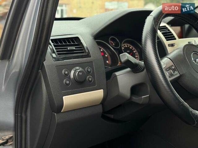 Серый Опель Зафира, объемом двигателя 1.9 л и пробегом 345 тыс. км за 6590 $, фото 18 на Automoto.ua