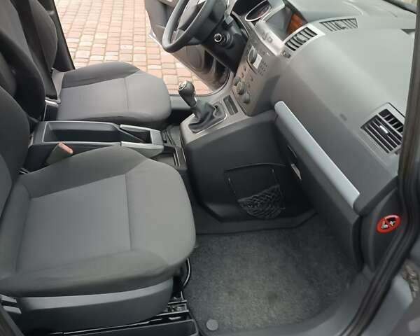 Серый Опель Зафира, объемом двигателя 1.8 л и пробегом 268 тыс. км за 5550 $, фото 12 на Automoto.ua