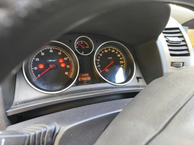 Серый Опель Зафира, объемом двигателя 1.8 л и пробегом 220 тыс. км за 5500 $, фото 5 на Automoto.ua