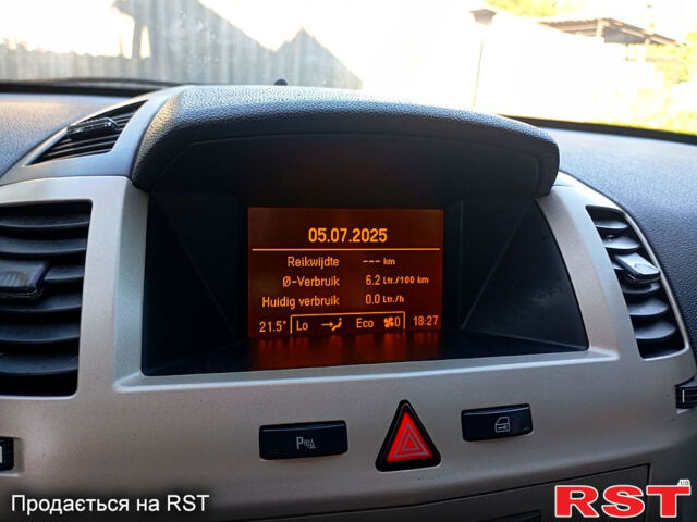 Серый Опель Зафира, объемом двигателя 1.7 л и пробегом 238 тыс. км за 7000 $, фото 2 на Automoto.ua