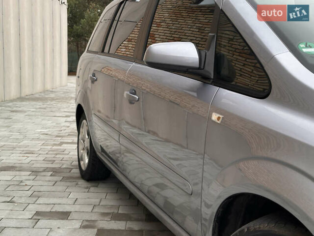 Серый Опель Зафира, объемом двигателя 1.69 л и пробегом 280 тыс. км за 4200 $, фото 11 на Automoto.ua