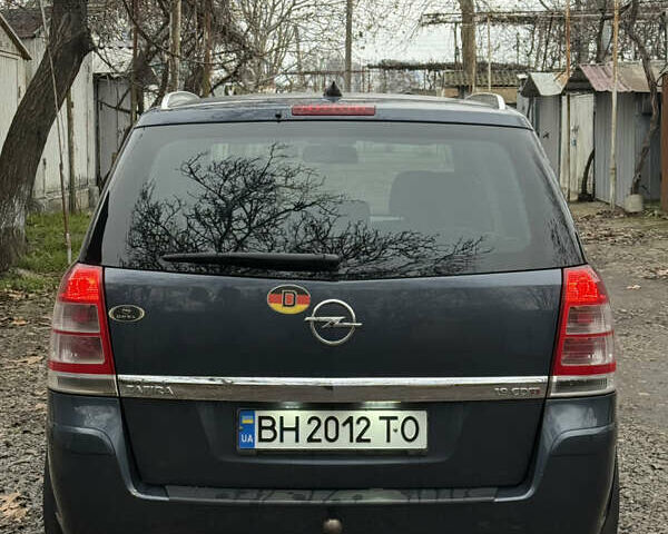 Серый Опель Зафира, объемом двигателя 1.9 л и пробегом 237 тыс. км за 7150 $, фото 4 на Automoto.ua