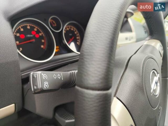 Сірий Опель Зафіра, об'ємом двигуна 1.6 л та пробігом 200 тис. км за 6300 $, фото 17 на Automoto.ua