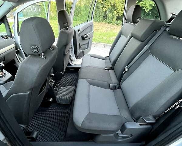 Сірий Опель Зафіра, об'ємом двигуна 1.69 л та пробігом 287 тис. км за 5700 $, фото 17 на Automoto.ua