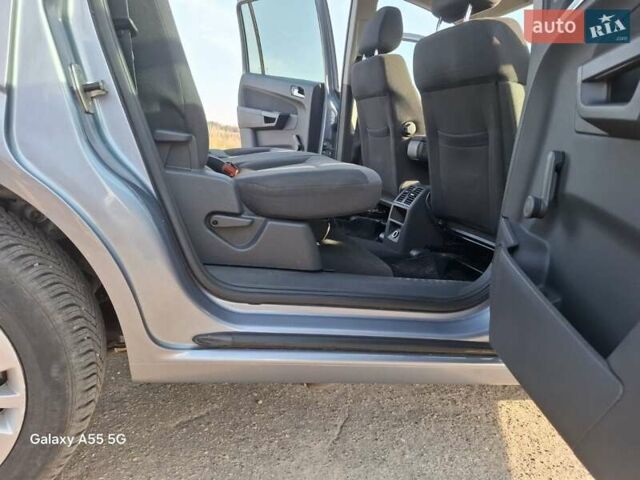 Сірий Опель Зафіра, об'ємом двигуна 1.6 л та пробігом 210 тис. км за 5500 $, фото 13 на Automoto.ua