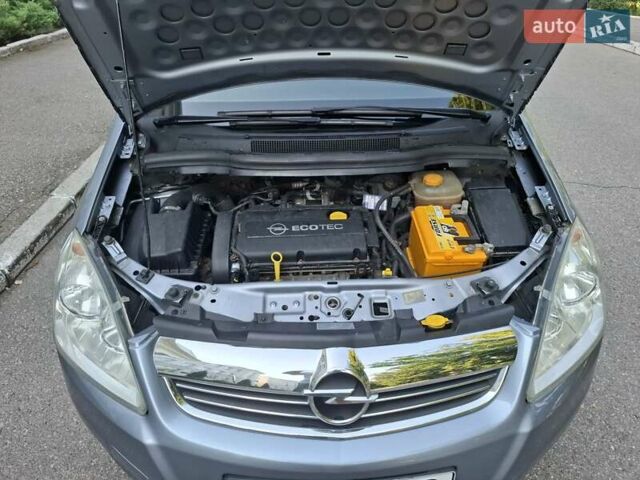 Серый Опель Зафира, объемом двигателя 1.6 л и пробегом 197 тыс. км за 6600 $, фото 24 на Automoto.ua