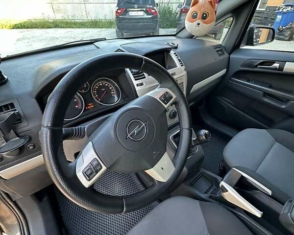 Серый Опель Зафира, объемом двигателя 1.7 л и пробегом 310 тыс. км за 5800 $, фото 15 на Automoto.ua