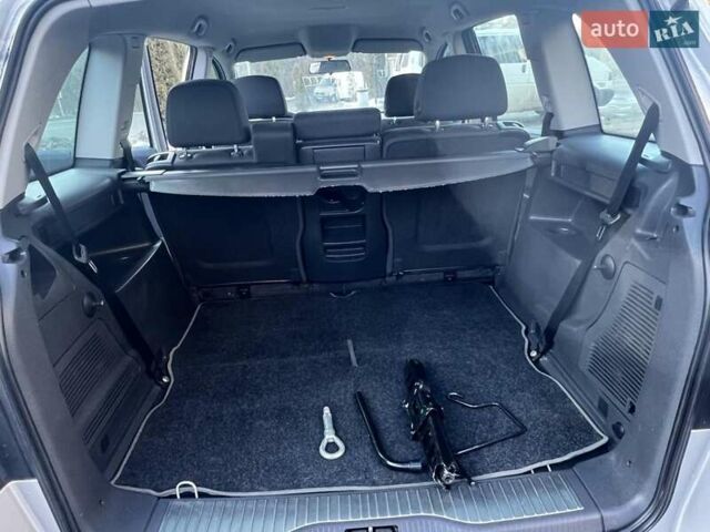 Серый Опель Зафира, объемом двигателя 1.6 л и пробегом 211 тыс. км за 5999 $, фото 25 на Automoto.ua