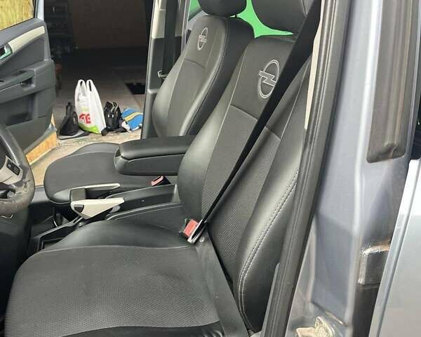 Серый Опель Зафира, объемом двигателя 1.6 л и пробегом 140 тыс. км за 7500 $, фото 16 на Automoto.ua