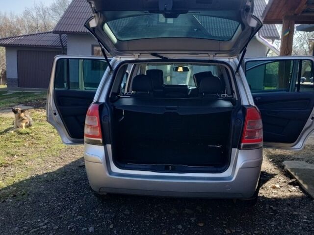 Серый Опель Зафира, объемом двигателя 1.9 л и пробегом 336 тыс. км за 6300 $, фото 3 на Automoto.ua