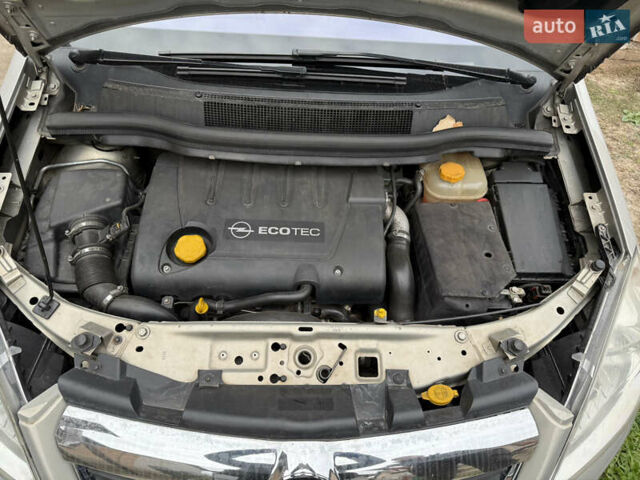 Серый Опель Зафира, объемом двигателя 1.91 л и пробегом 211 тыс. км за 6099 $, фото 4 на Automoto.ua